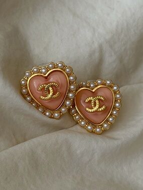 CHANEL Peach Heart Pearl-Trimmed CC Clip-On Earrings
